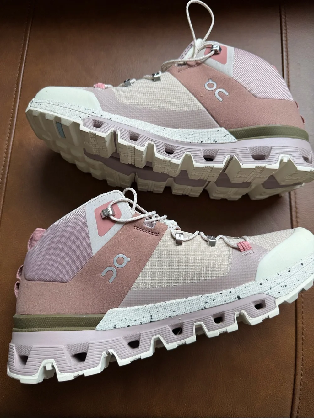 On Cloudtrax Hiking Boot Hi Waterproof Women's Hiking Running Shoe Size 8.5 Rose